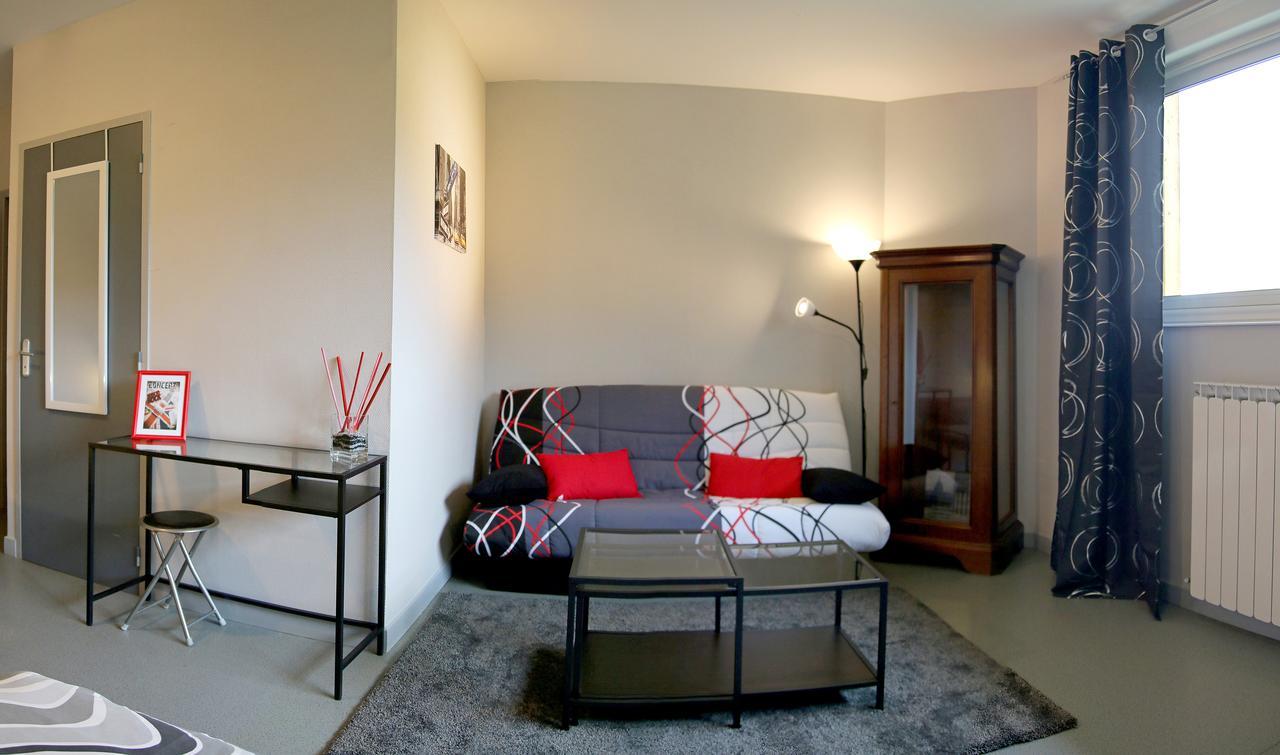 Le Grand Val Bed & Breakfast Lavastrie Bagian luar foto