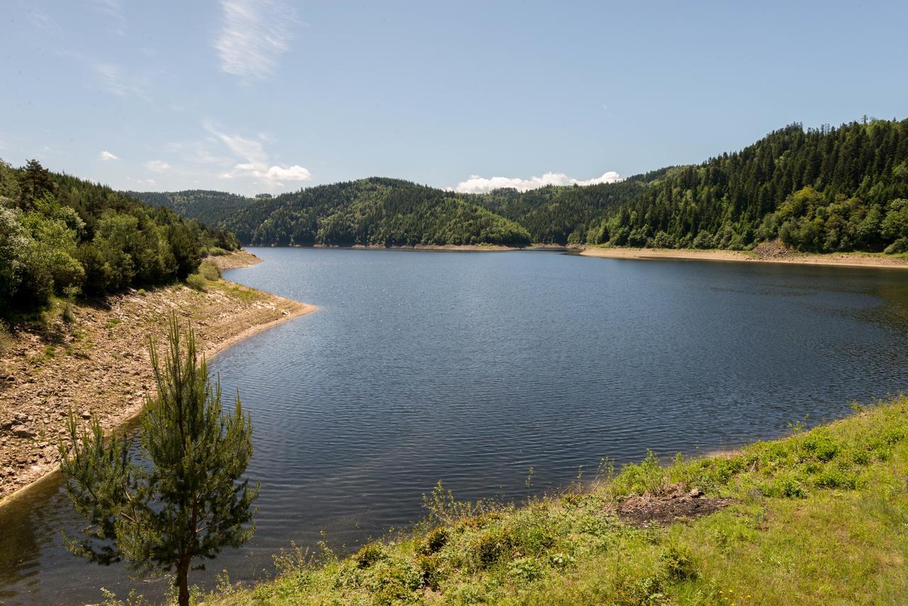 Le Grand Val Bed & Breakfast Lavastrie Bagian luar foto