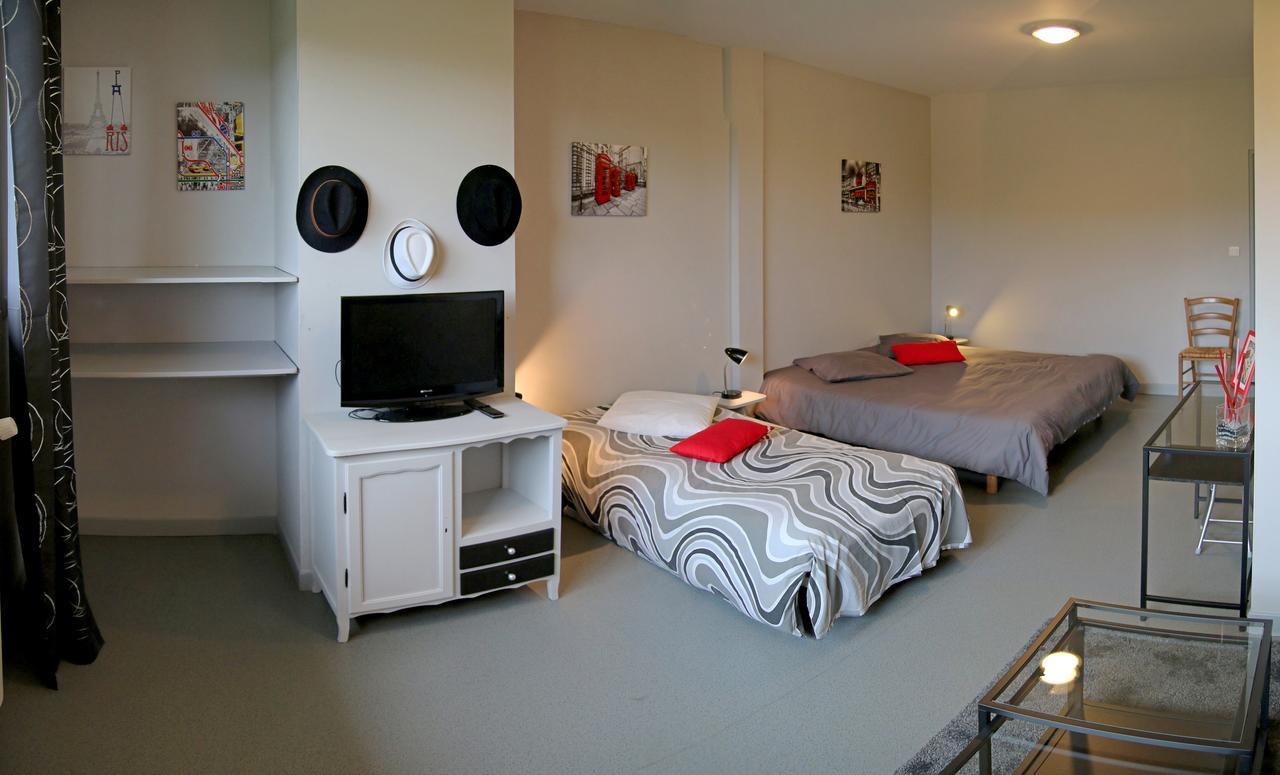 Le Grand Val Bed & Breakfast Lavastrie Bagian luar foto