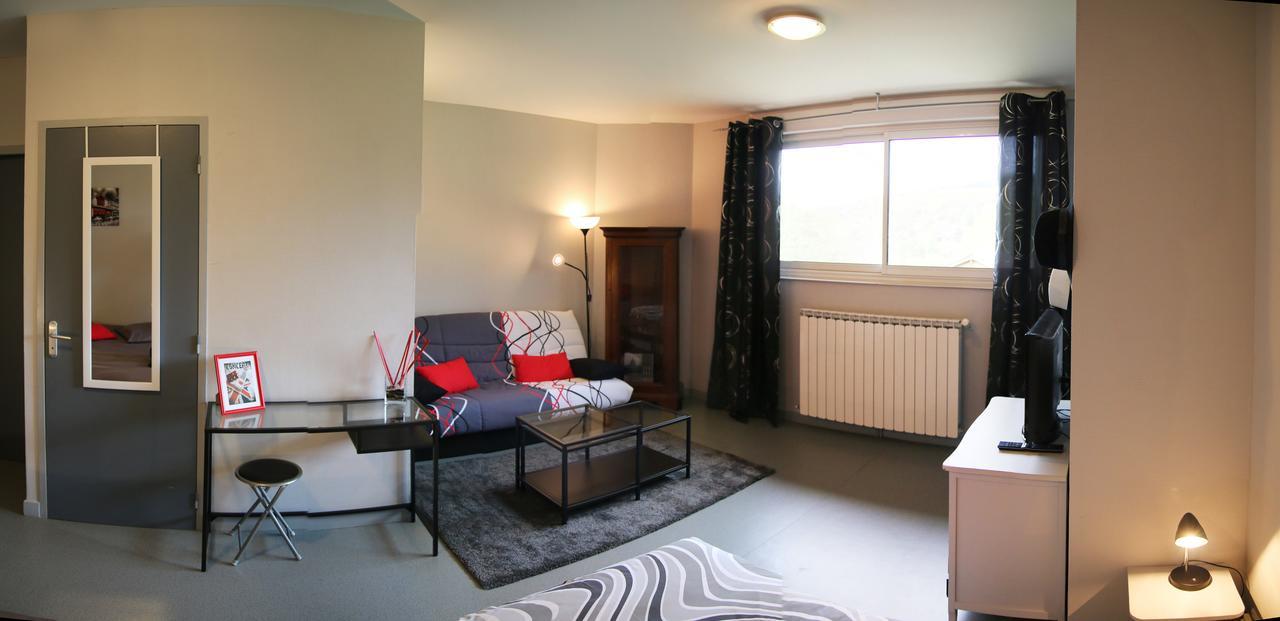 Le Grand Val Bed & Breakfast Lavastrie Bagian luar foto