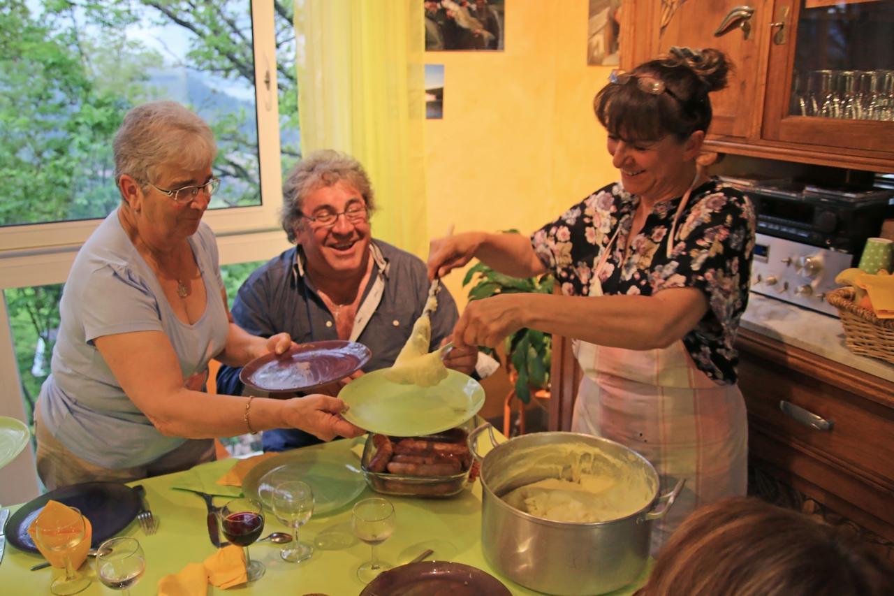 Le Grand Val Bed & Breakfast Lavastrie Bagian luar foto