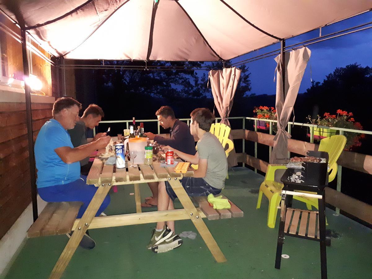 Le Grand Val Bed & Breakfast Lavastrie Bagian luar foto