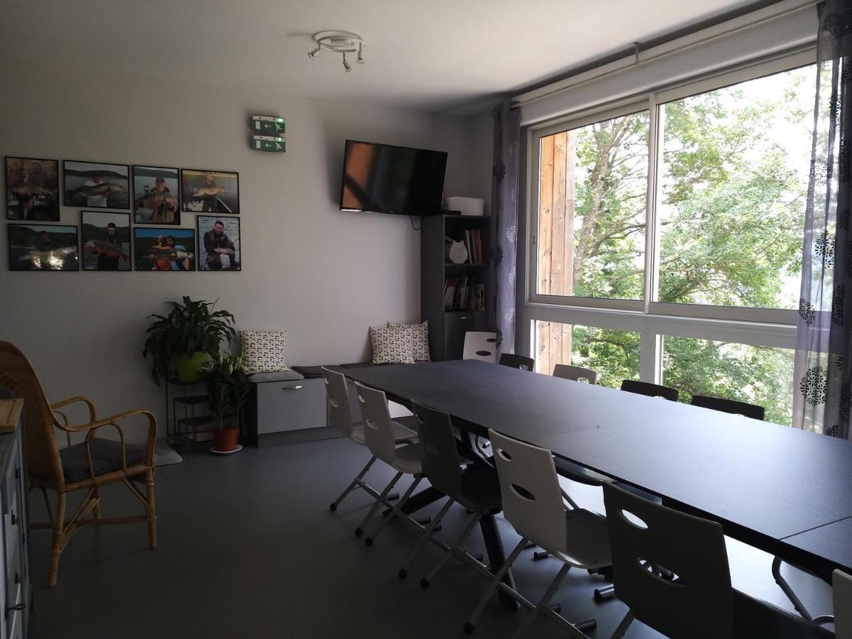 Le Grand Val Bed & Breakfast Lavastrie Bagian luar foto